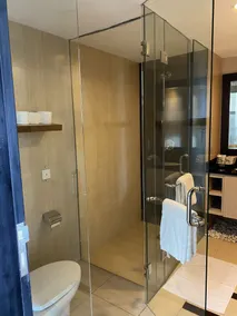 Spacious 2 Bedroom Penthouse Apt,50Mbps, Pool, Gym - Image 4