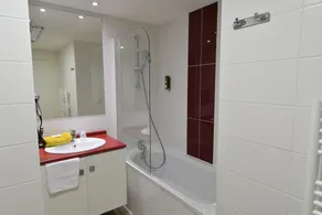 Appart Charmant + Chic avec Terrasse et Cuisine Privée - Image 2