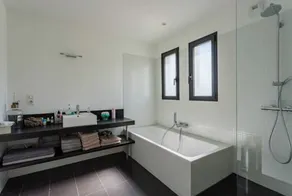 Architect-designed house, swimming pool, garden in Biarritz - Image 3