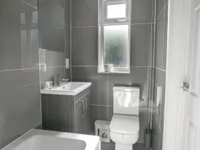Cozy Riverside Retreat in Snodland - Image 3