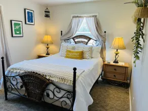 Charming Cottage near historic Jacksonville. Wi-Fi, fenced pet area. - Image 5