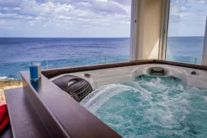 Brand new luxurious sea front apartment - Image 2