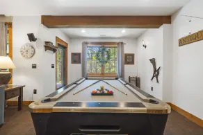 Persimmon Hollow - Custom Post & Beam Beauty på 40 Acres Game Room Hot Tub - Image 4