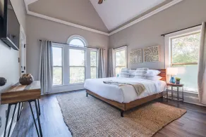 Gorgeous 6BR Lake Home: Pool, Hot Tub, Multi-Family - Image 5