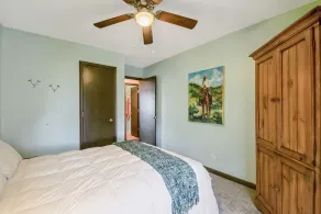 Relaxing, comfortable home for entertaining or enjoying the view - Image 5