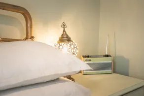 Romantic hot tub getaway moments from the sea front - Image 5