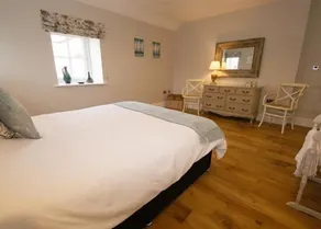 Stunning 2 bedroom barn conversion near the beach with views of open countryside - Image 3