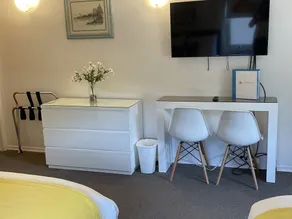 207 - Standard Rm - 2 Double Beds - 2nd Floor - Image 4