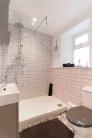 Impeccable 2-Bed Apartment in Chipping Norton - Image 5