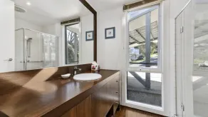 Breakers Holiday House - Image 3