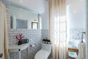 Balcony Studio, Historic & Highly Walkable nestled between High-End Residential - Image 3