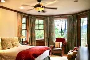 Camp Saranac: Gorgeous & grand lake home w mountain views, water sports, hiking - Image 2