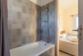Sun Beach Villa - Image 4