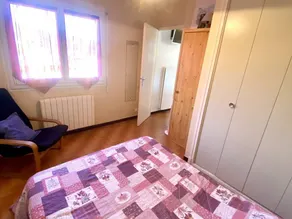 Cozy F2 Apartment with Parking, 1km to Baths, Pet-Friendly, Sleeps 3 - Image 4