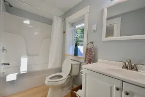 2King Bed BR Private Apt Downtown Brunswick - Image 3