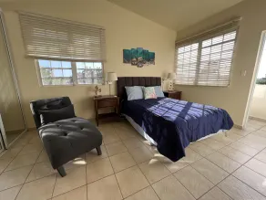 * 1 MILE FROM THE BEACH! * Quiet dead end street in great location! * - Image 2