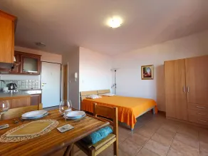 Modern studio with balcony views across the glistening Adriatic - Image 4