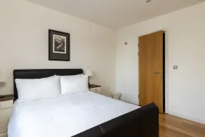 Stunning 2 bed | 2 bathroom apartment moments from East Croydon station - Image 4