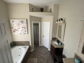 Spacious 4 Bedroom home that sleeps up to 8 guests - Image 4