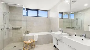 Luxurious apartment with homely feel The Cove 603 - Image 3