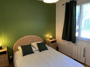 Central 1BR Garden Apartment, Close to Beach, Parking & Pet-Friendly - Image 4