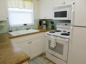 Delightful, comfortable villa just steps from the beach! - Image 4