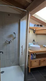 Komfortabel hytte, højtstående - Image 2