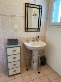 Single Storey house, two bedrooms, GR34, TV, WIFI, sea peach - Image 2