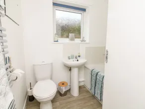 QUAYSIDE VIEW, family friendly, country holiday cottage in Brixham - Image 2
