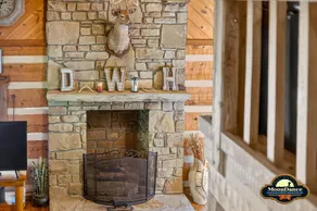 Log cabin, pets, close to Nashville. - Image 3