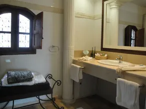 Charming Eastern Residence mit privatem Pool nicht zu übersehen - Image 2