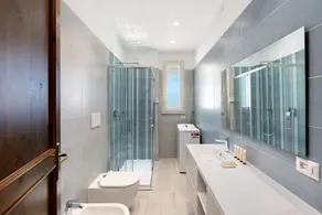 Apartment 'Appartamento Capri' with Sea View, Wi-Fi and Air Conditioning - Image 3