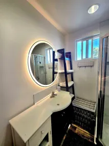 Sherman Oaks Cozy Guest House  - Image 4