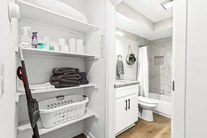 Cozy Modern 1BR Close to Downtown - Image 4