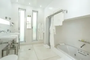 VIP Resort-Stil Herrenhaus Voll ausgestattet mit 3 Butlern, persönlichem Koch, 32m/106ft Pool - Image 4