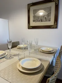 Lejlighed i bolig med pooludsigt over søen - Image 3