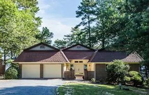 Lakefront Retreat Mins to Golf! Sleeps 8 guests! - Image 4
