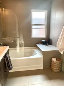 Large, sunny 3 bedroom apartment two blocks from down town Oak Park. - Image 4