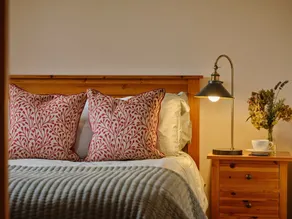 Enjoy tranquil Devon but near the coast. - Image 3