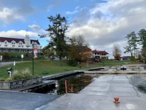Magnificent Lakefront Cottage @ Windermere - Image 2