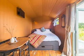 Cascade  -  a holiday let by Bloom Stays that sleeps 2 guests  in 1 bedroom - Image 4