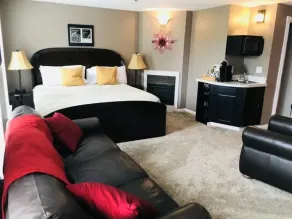 ROOM 2 King Guestroom - Image 4
