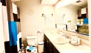 CHEERFUL 3 BEDROOM HOME WITH HUGE BACKYARD - Image 2