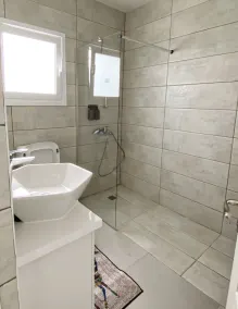 Fully renovated 2 bedroom flat , ideal for fmailies with  young kids - Image 4