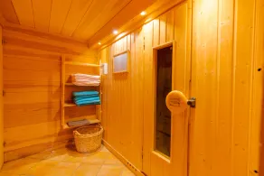 Chalet de haut standing à l'Alpe d'Huez au pied des pistes, proche des commerces - Image 2