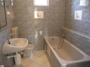 Holiday apartment with large balcony, only 250 m from the beach - Image 2