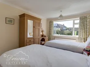 Hillview Bungalow, BURTON BRADSTOCK - Image 5