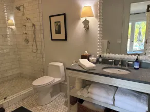 luxuriously appointed private large guest suite in a landmark Victorian - Image 4