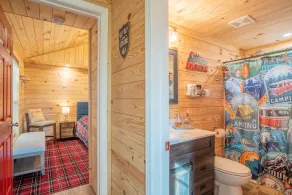 Lake View Adventure Cabin at Bear Bluff Retreat - Image 2