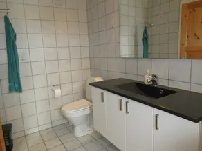 Dejligt sommerhus med privat sti til privat strand.  Gratis Wi-fi - Image 2